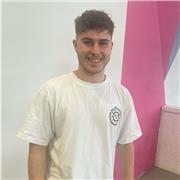 Soy un estudiante de universidad con muchas ganas de enseñar a jóvenes con ganas de mejorar su rendimiento académico.